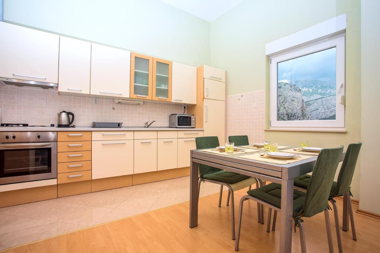 Apartmani Ribnjak Seka オミシュ エクステリア 写真