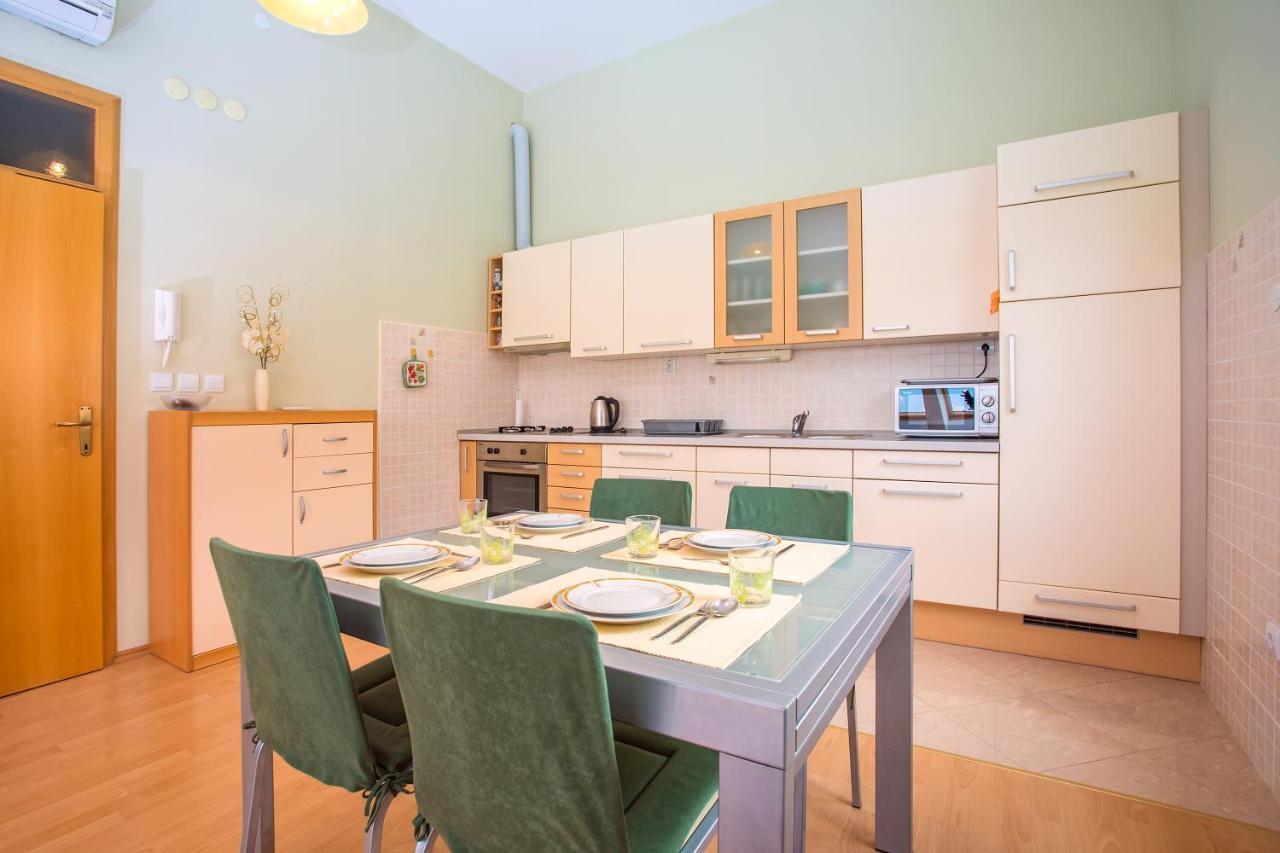 Apartmani Ribnjak Seka オミシュ エクステリア 写真