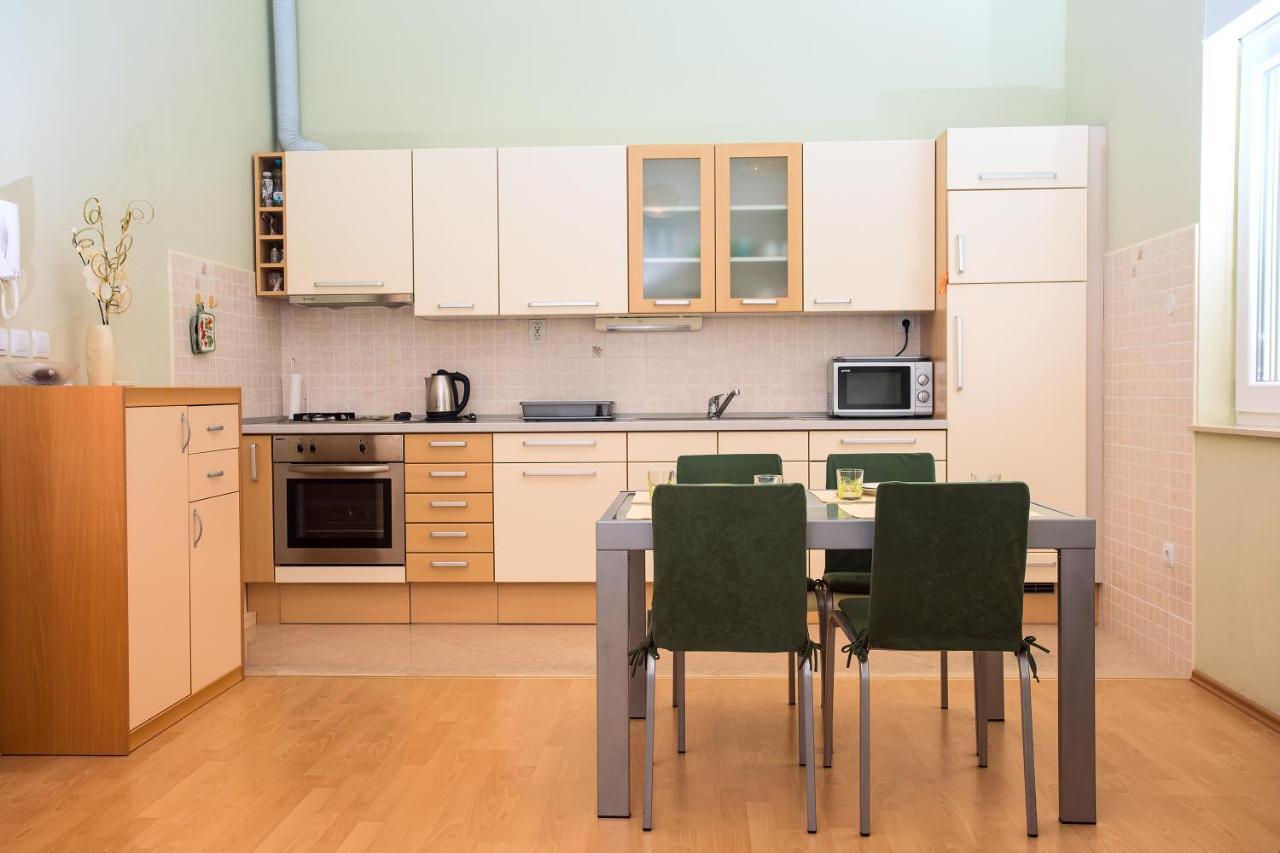 Apartmani Ribnjak Seka オミシュ エクステリア 写真