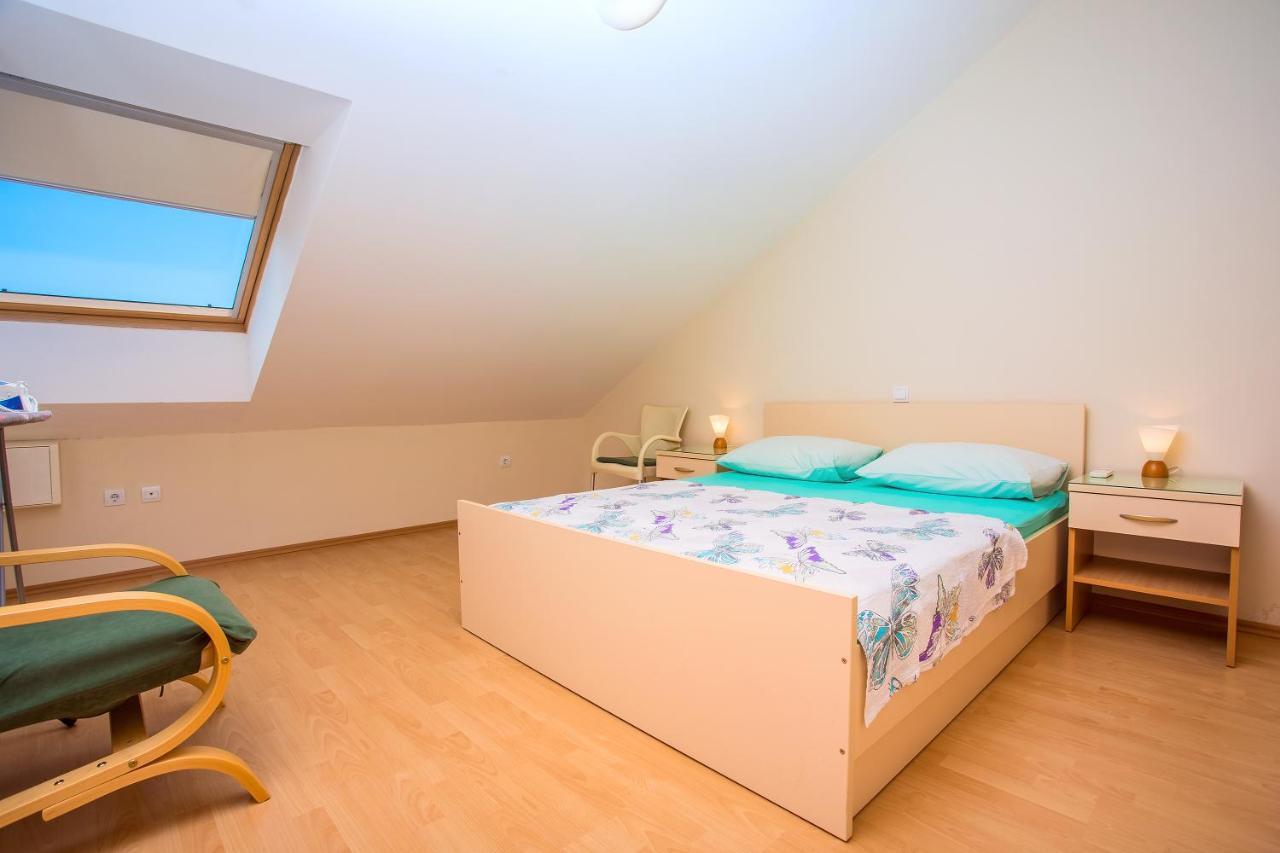 Apartmani Ribnjak Seka オミシュ エクステリア 写真